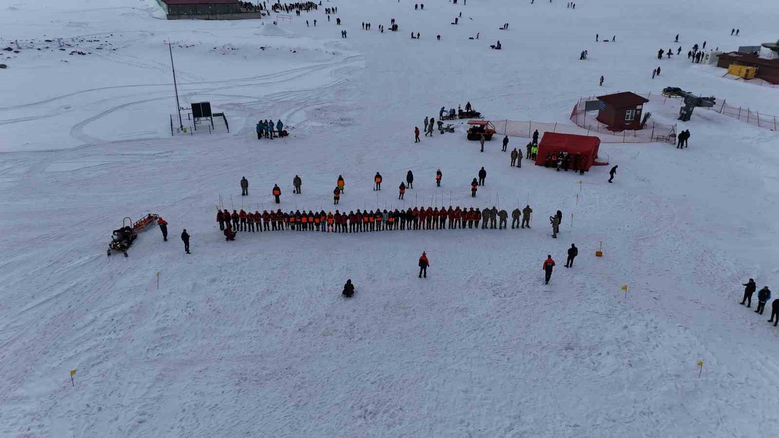 Hesarek Kayak Merkezi’nde gerçeğini aratmayan arama kurtarma tatbikatı
