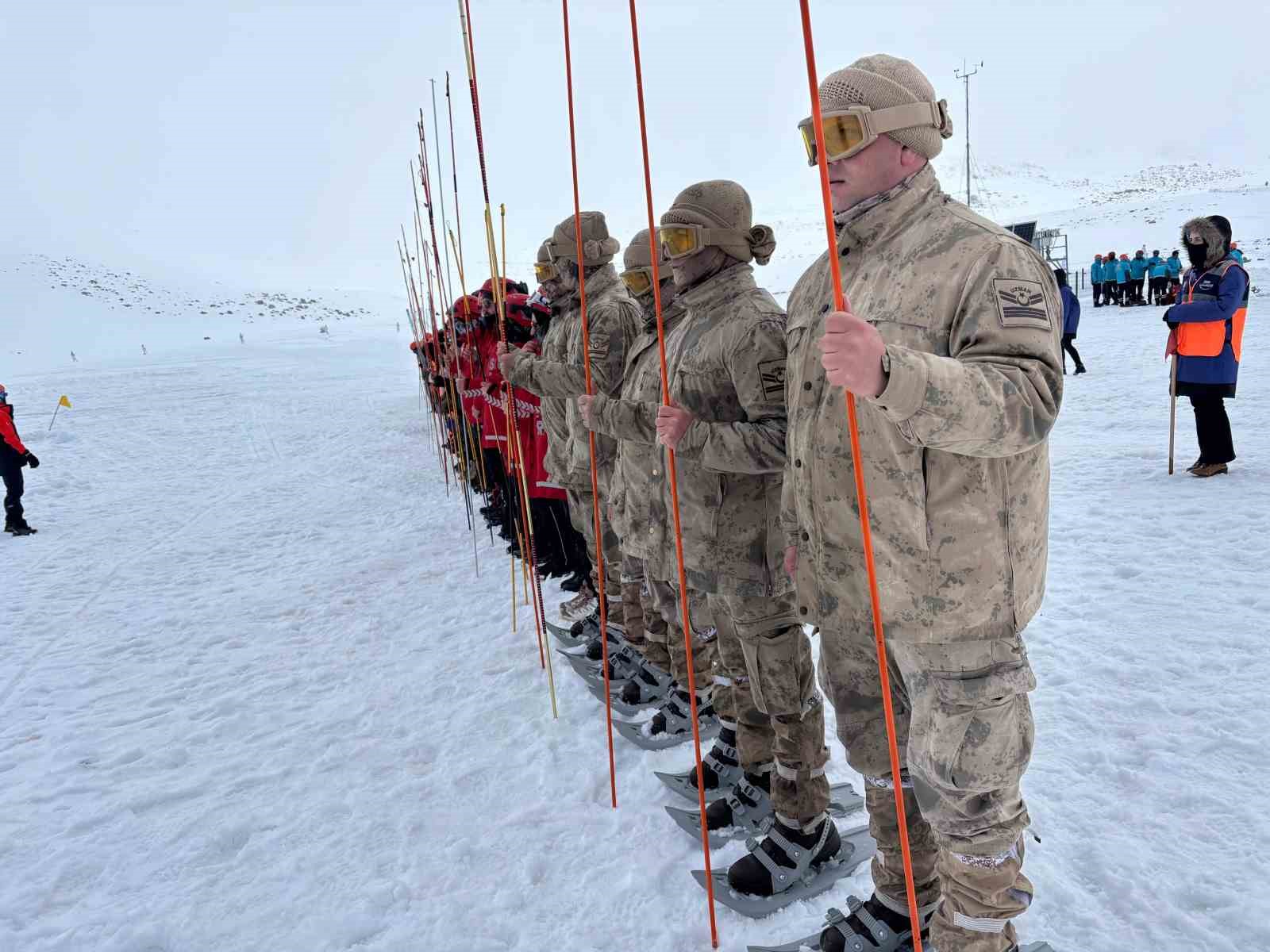 Hesarek Kayak Merkezi’nde gerçeğini aratmayan arama kurtarma tatbikatı
