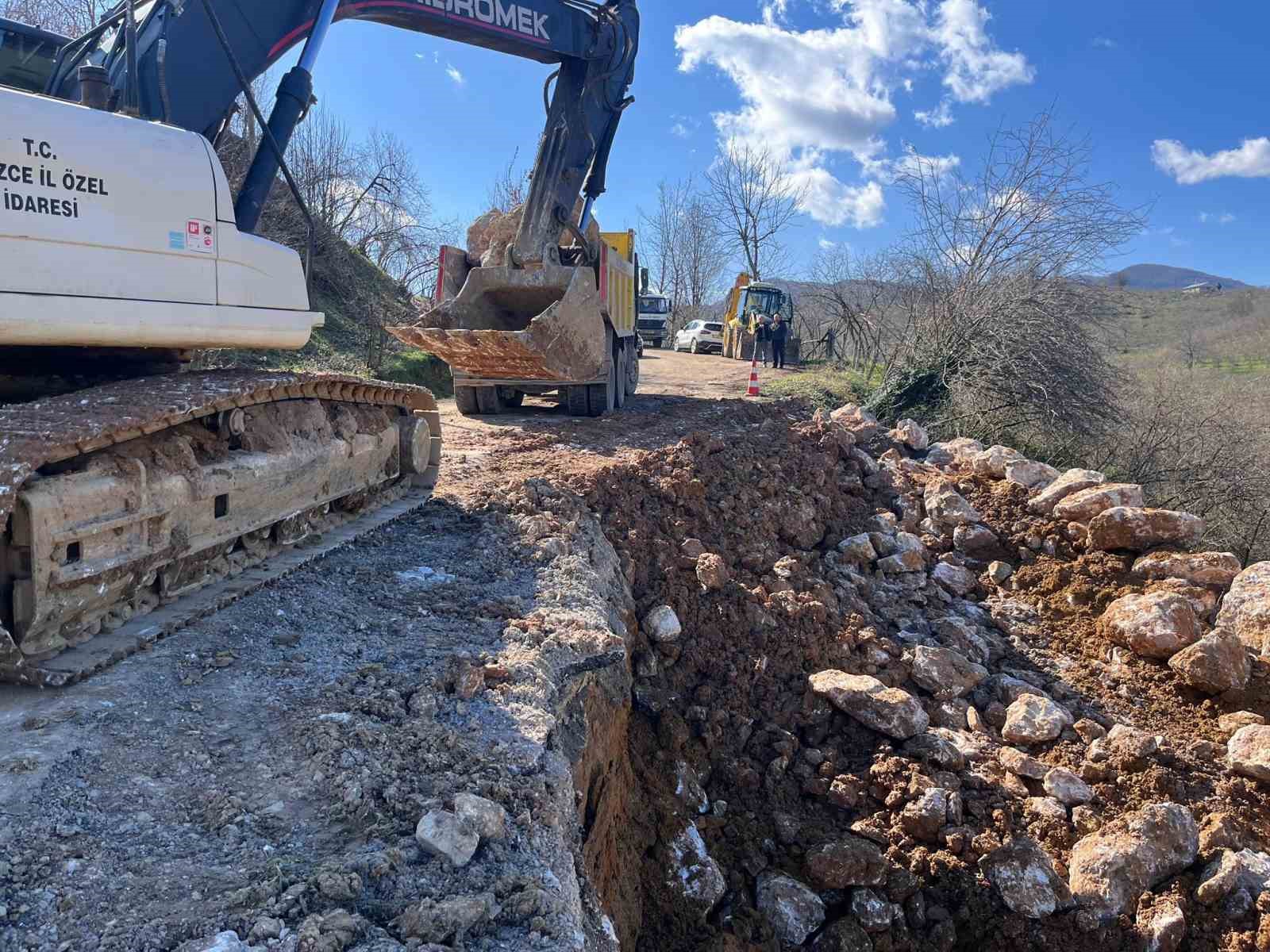 Heyelan alanında stabilizasyon çalışması
