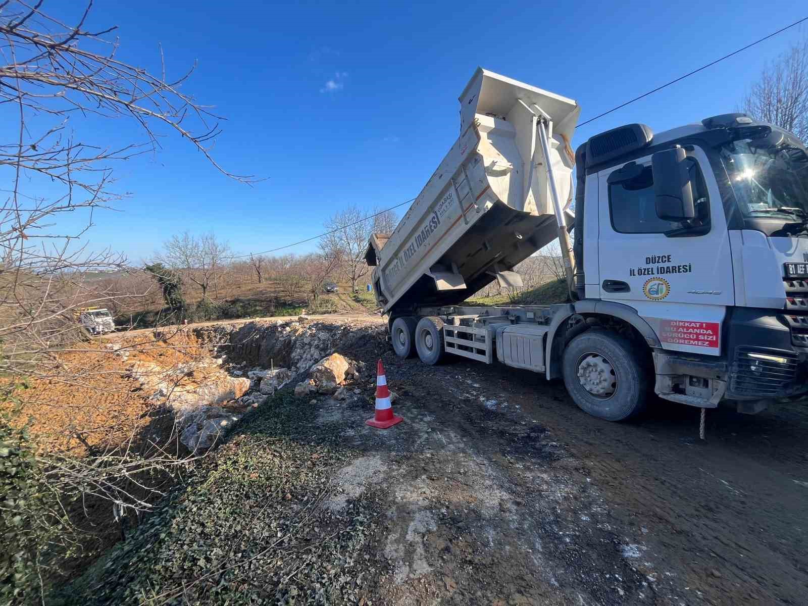 Heyelan alanında stabilizasyon çalışması
