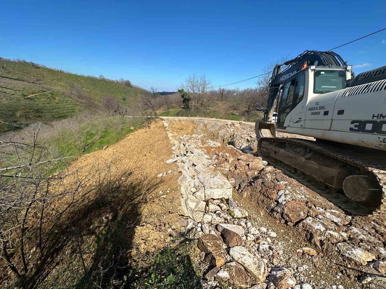 Heyelan alanında stabilizasyon çalışması
