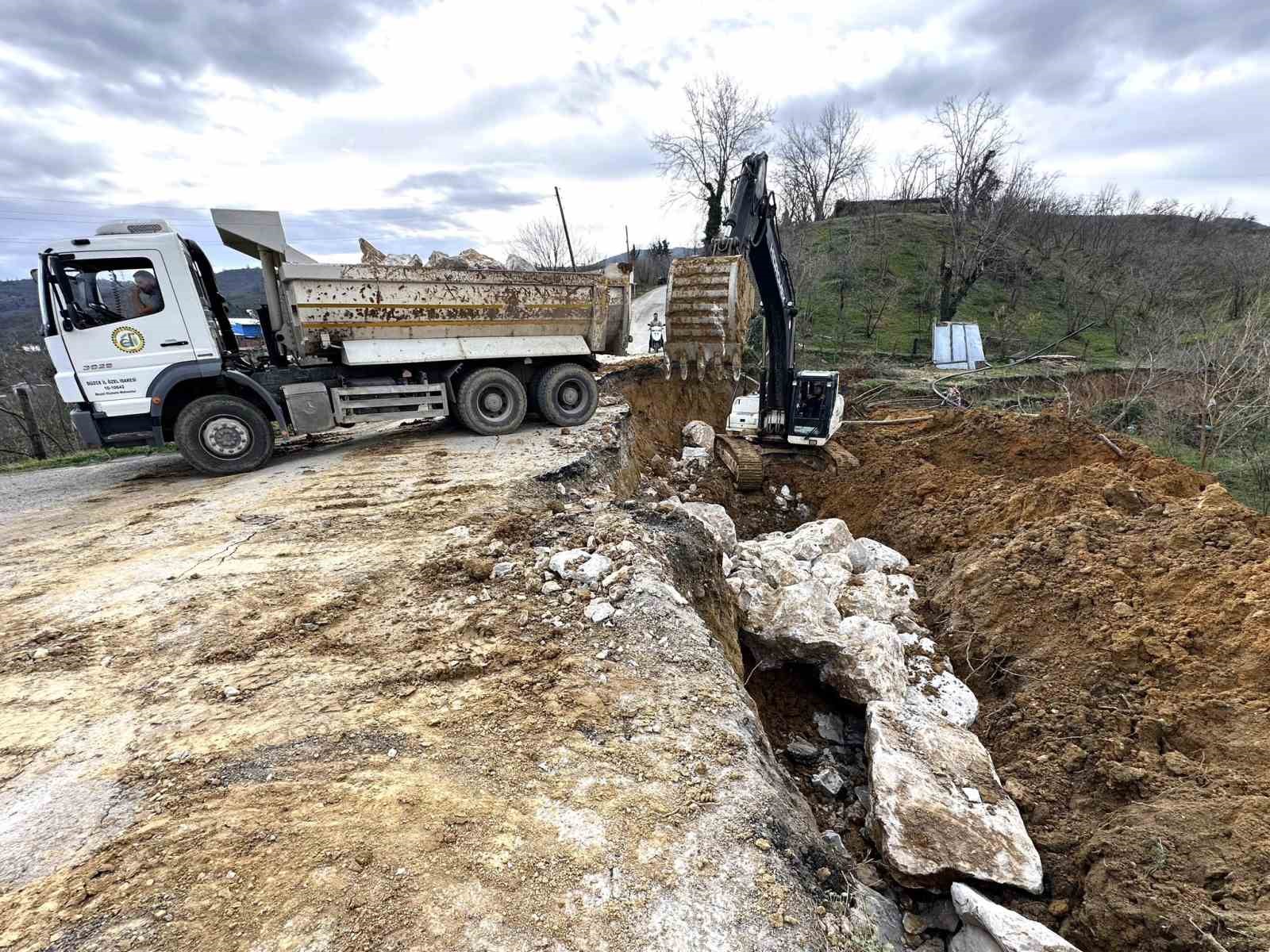 Heyelan bölgelerine anında müdahale
