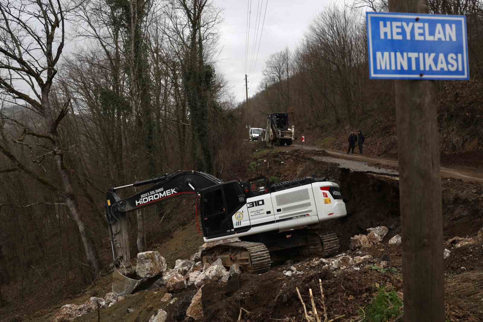 Heyelan bölgesinde çalışmalar sürüyor
