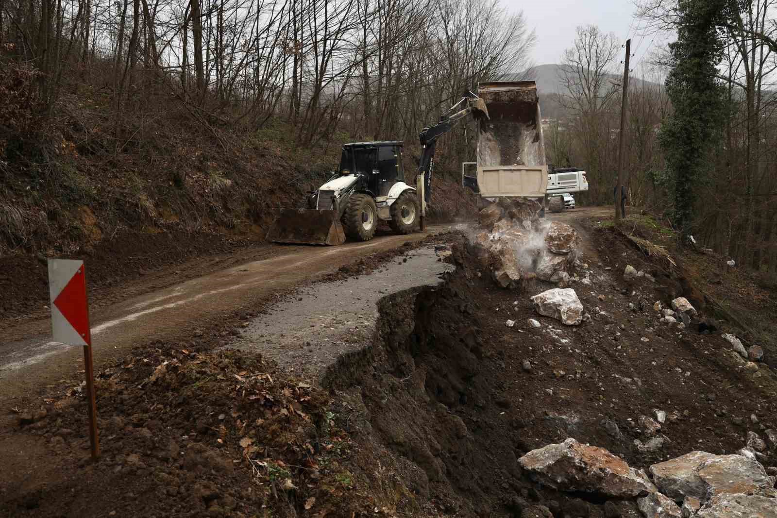 Heyelan bölgesinde çalışmalar sürüyor

