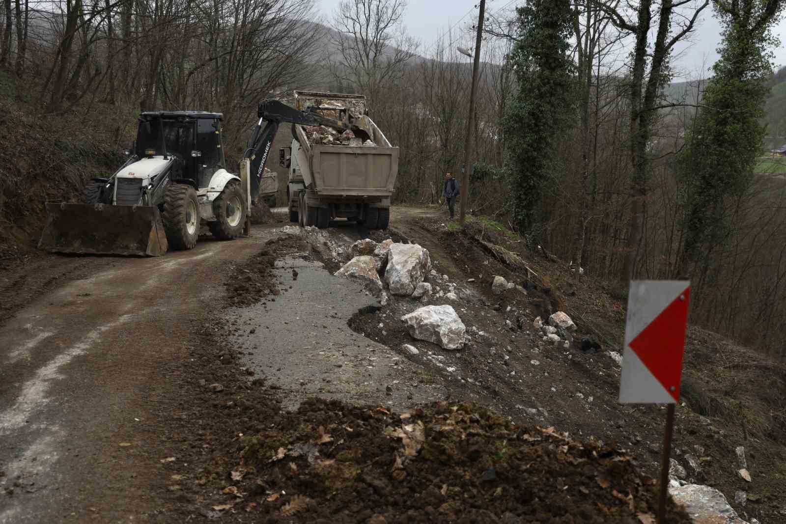 Heyelan bölgesinde çalışmalar sürüyor
