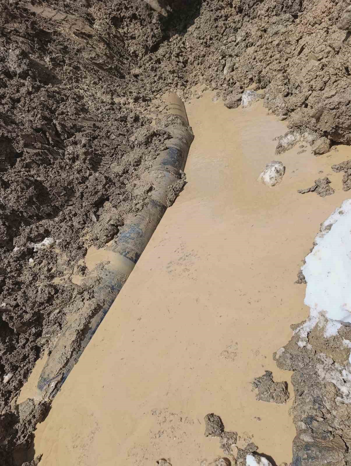 Heyelan içme suyu şebekesini vurdu
