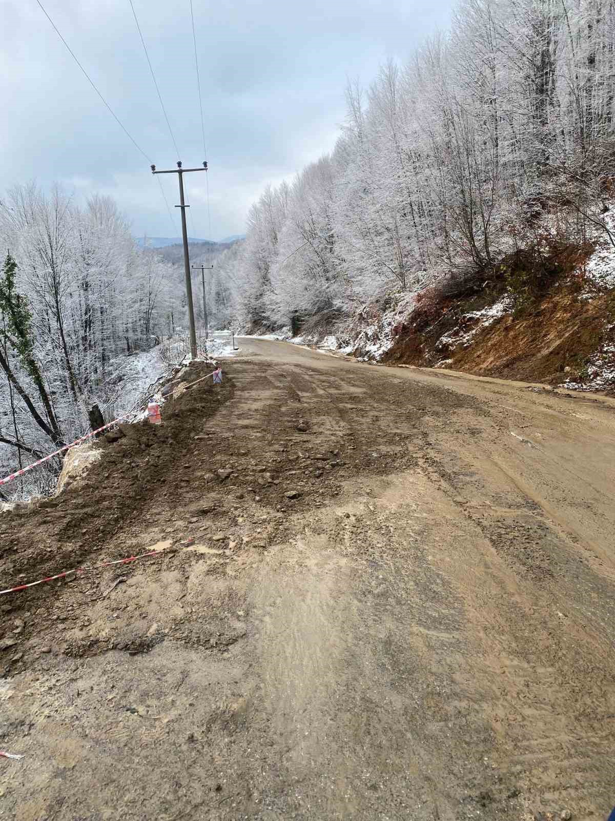 Heyelan nedeniyle kapanan yol onarıldı
