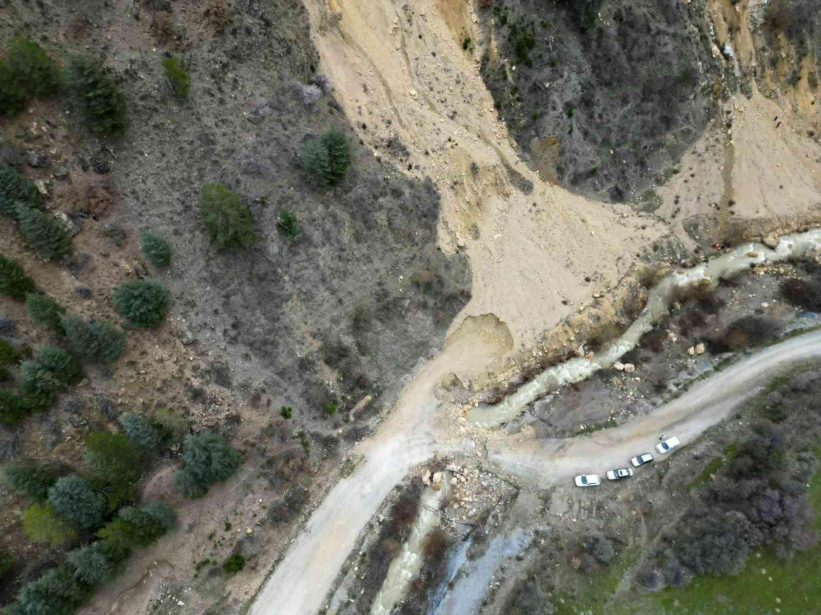 Heyelan sonrası ortaya çıkan görüntü görenleri ürküttü
