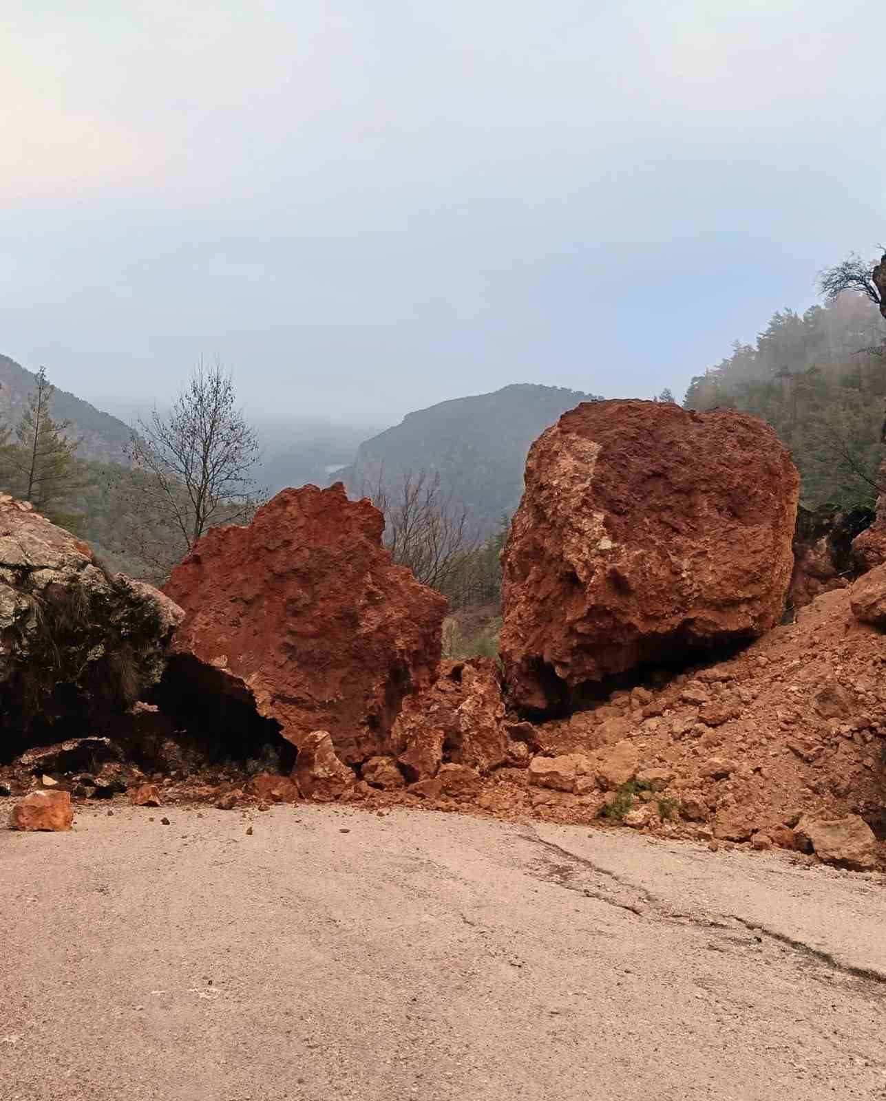Heyelan su isale hatlarına zarar verdi
