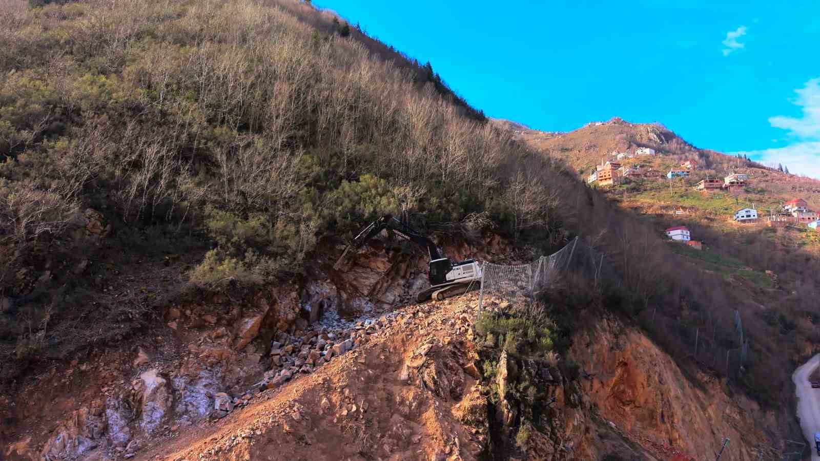 Heyelan tehdidine karşı okul koruma altına alındı
