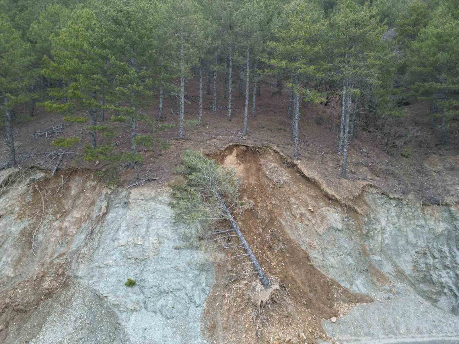 Heyelan yaşanan barajın çevresinde felaketin boyutu görüntülere yansıdı
