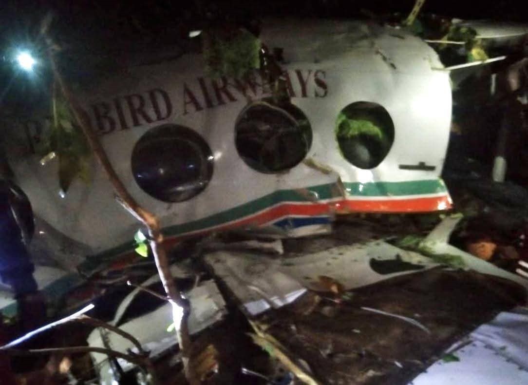 Hindistan’da içerisinde 7 kişinin bulunduğu ambulans uçak düştü
