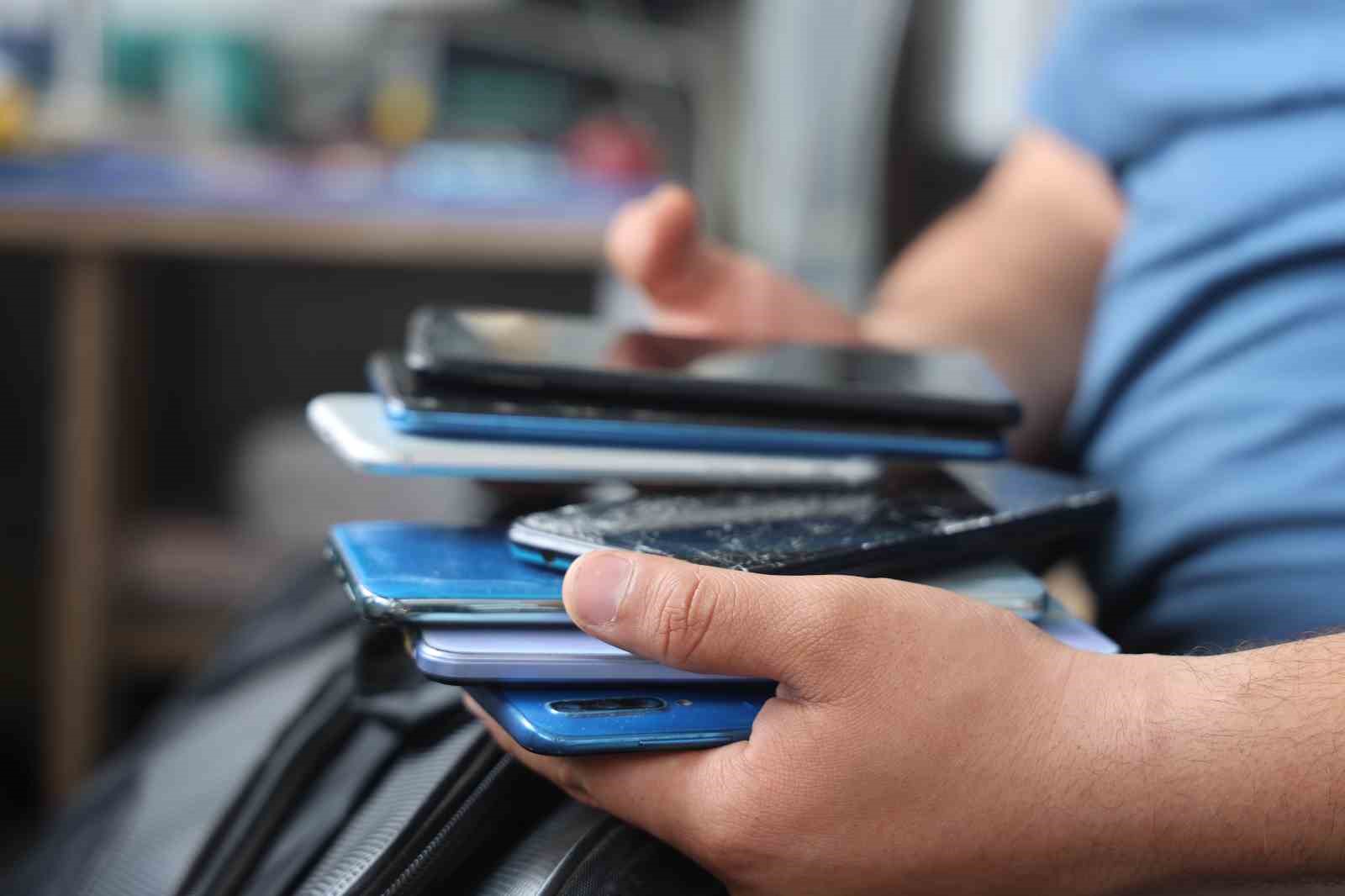 Hırsızlık anında ’Sadece sıfır telefonları al’ diyen suç makinası hırsız ve çırağı tutuklandı
