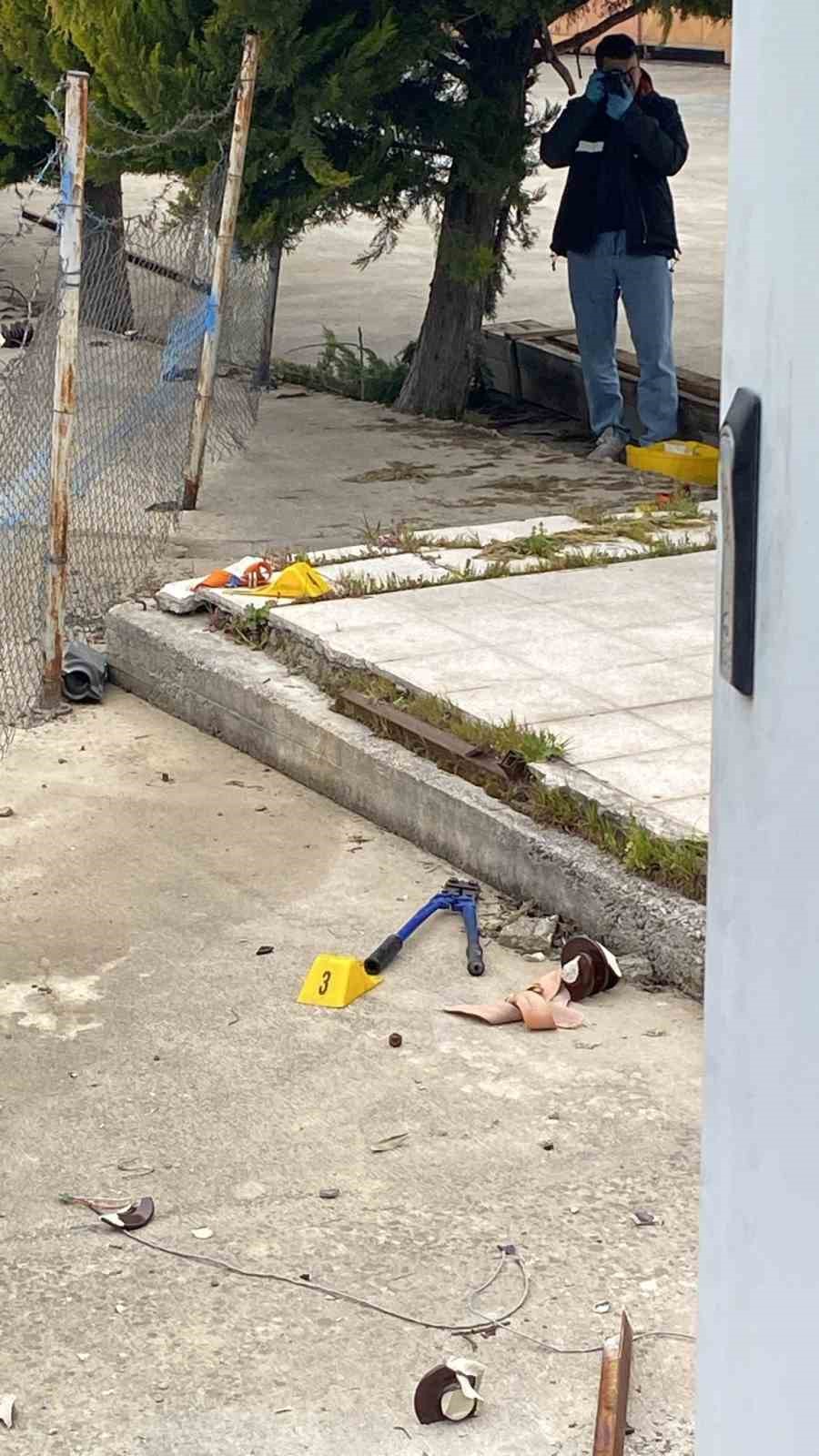 Hırsızlık için çıktığı elektrik direği sonu oldu
