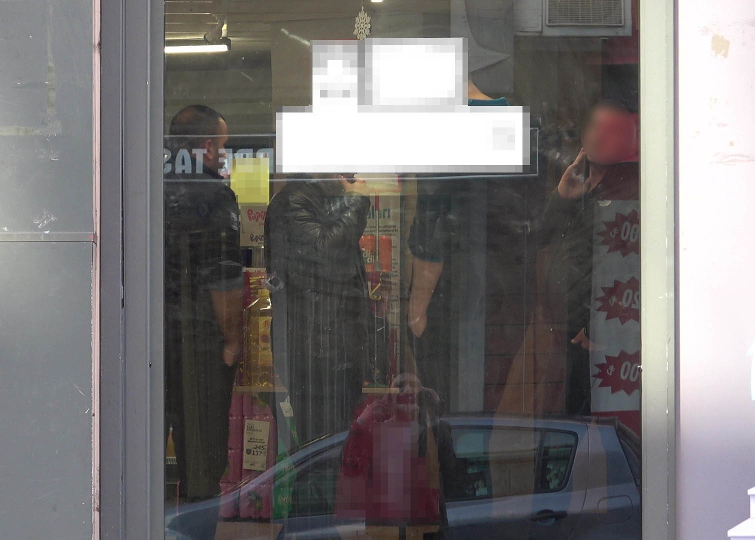 Hırsızlık için girdiği markette 3 çalışanı bıçakla yaraladı
Hırsızlık için girdiği markette 3 çalışanı bıçakla yaraladı