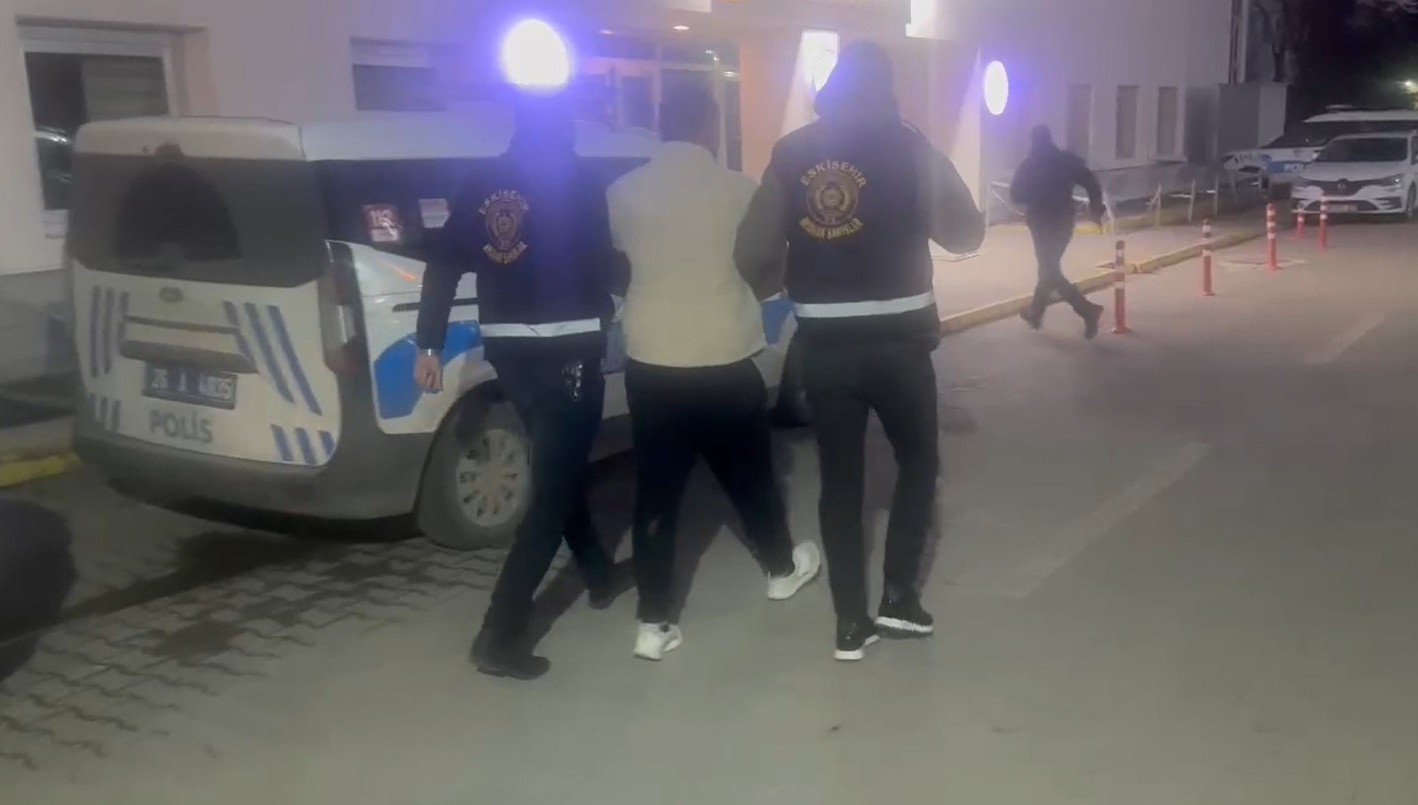 Hırsızlık suçundan 17 yıl 10 ay hapis cezası bulunan şahıs yakalandı
