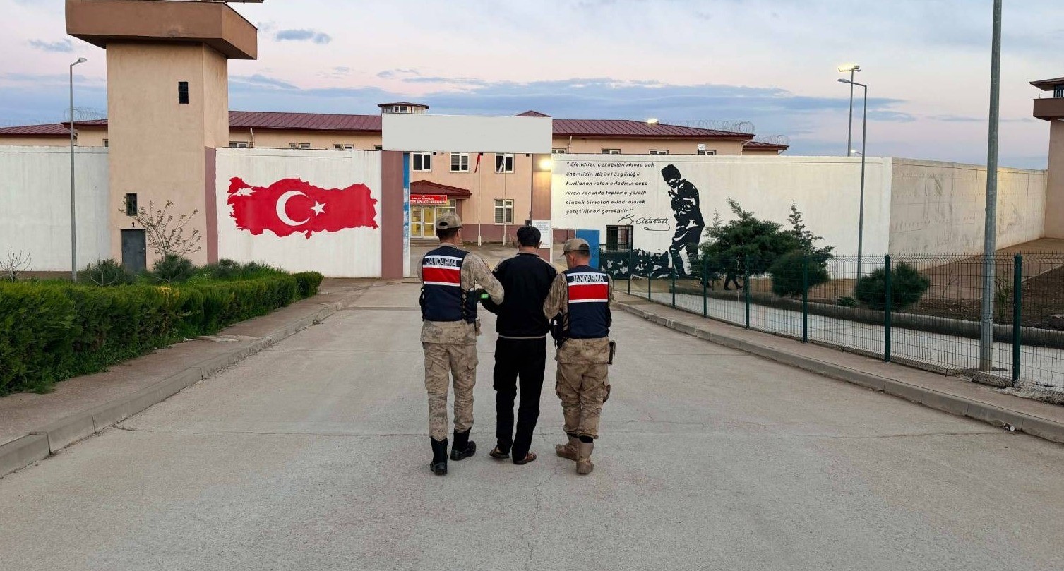 Hırsızlık suçundan 26 yıl kesinleşmiş cezayla aranan şahıs yakalandı
