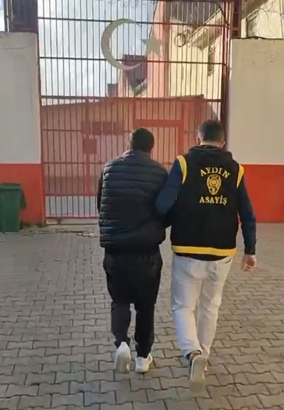 Hırsızlık suçundan aranan şahıs Efeler’de yakalandı
