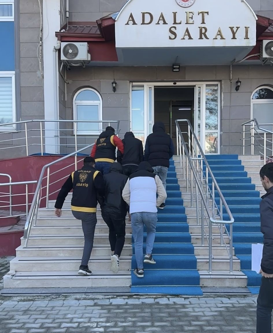 Hırsızlık şüphelisi 4 şahıs tutuklandı
