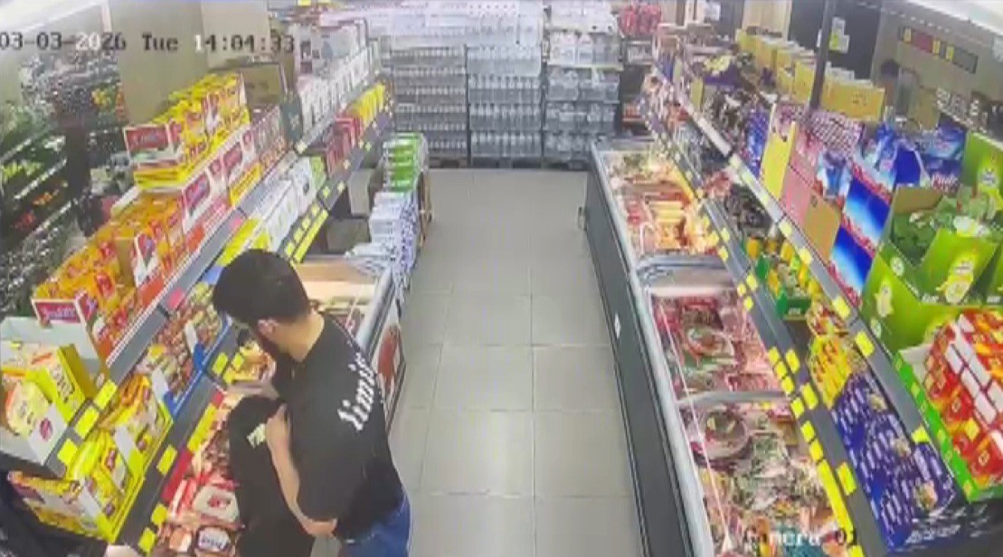 Hırsızlık yapmaması için uğraşan kız arkadaşını da kandırıp ne varsa çaldı
