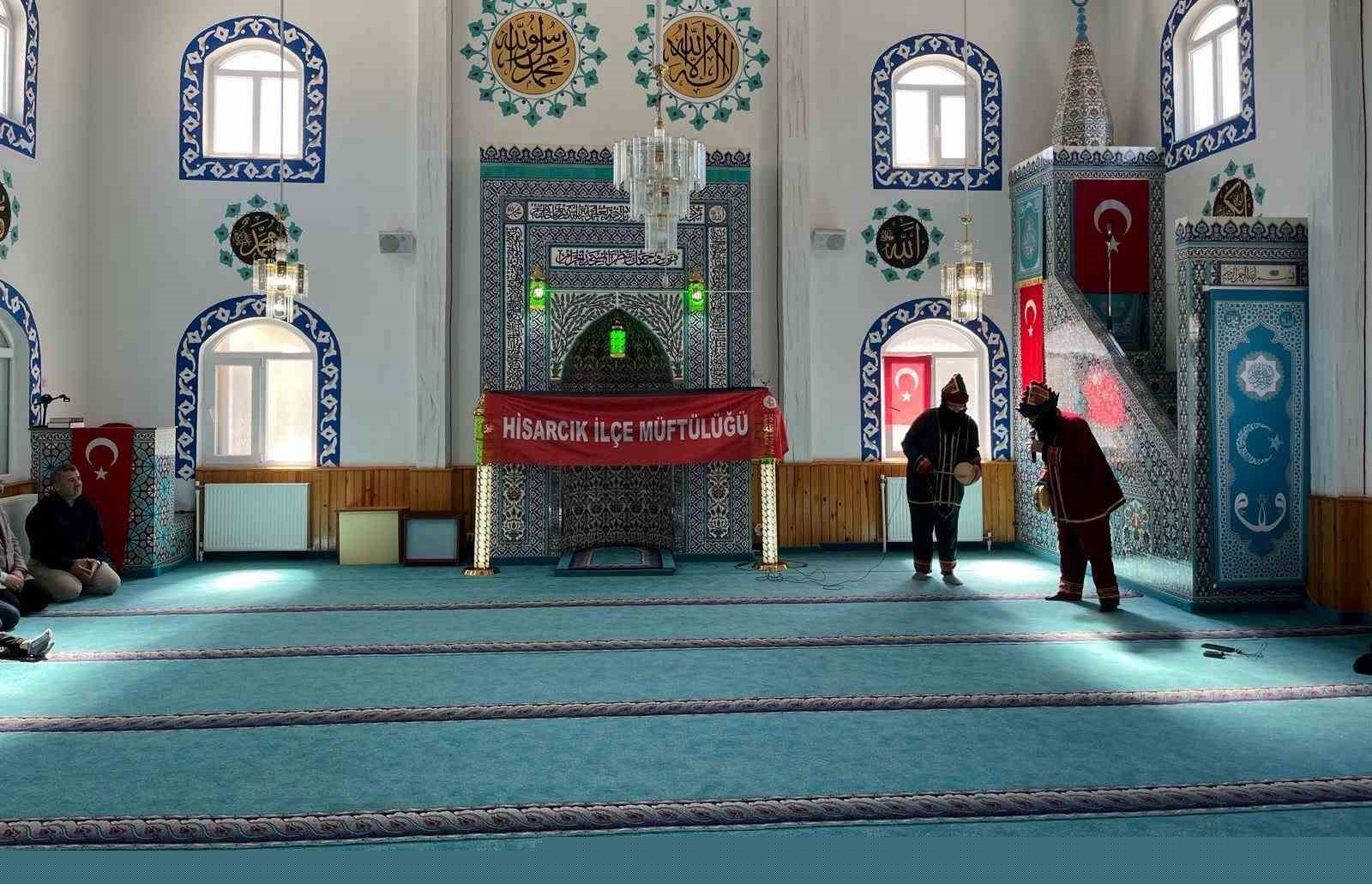 Hisarcık’ta 4-6 yaş Kur’an Kursu öğrencilerine Hacivat ve Karagöz gösterisi
