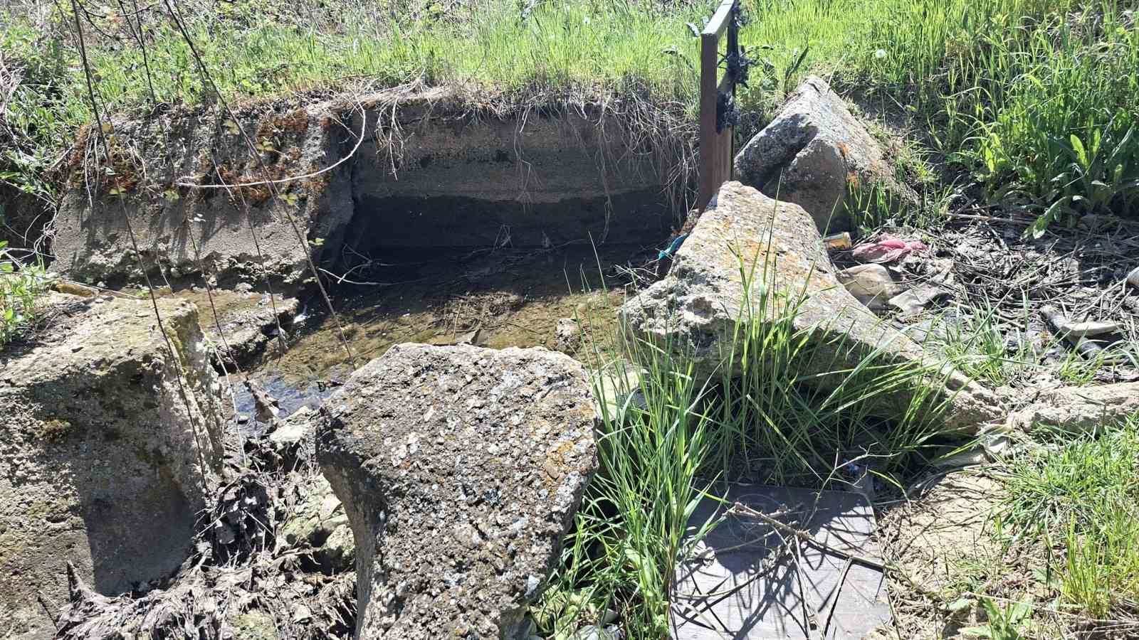 Hisarcık’ta 60 yıllık sulama kanalları bakımsızlıktan harap durumda
