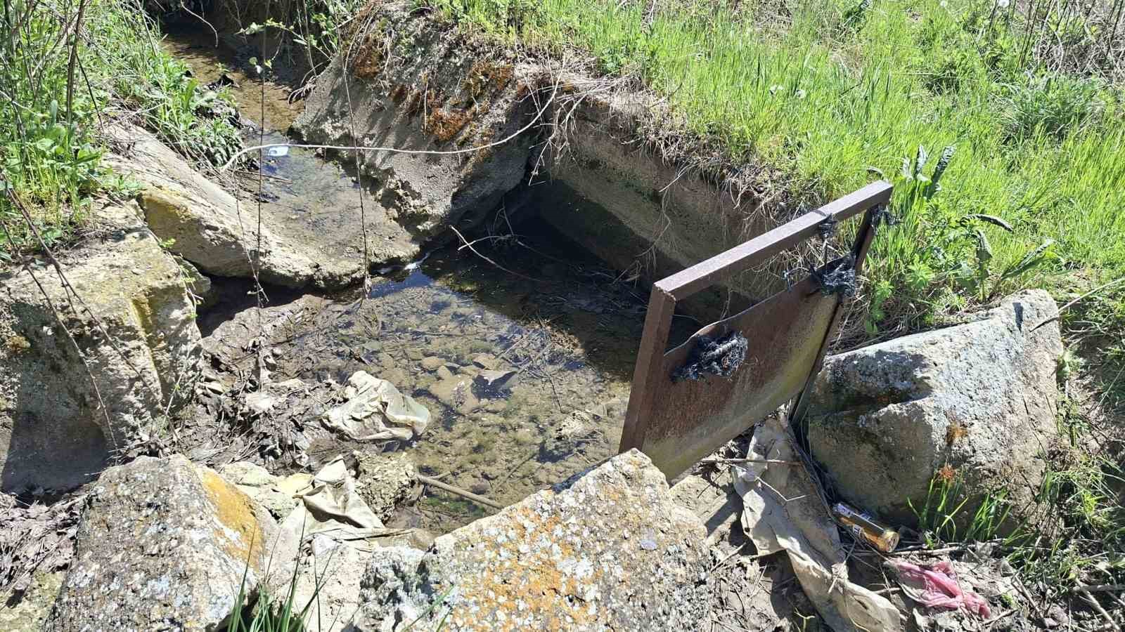 Hisarcık’ta 60 yıllık sulama kanalları bakımsızlıktan harap durumda
