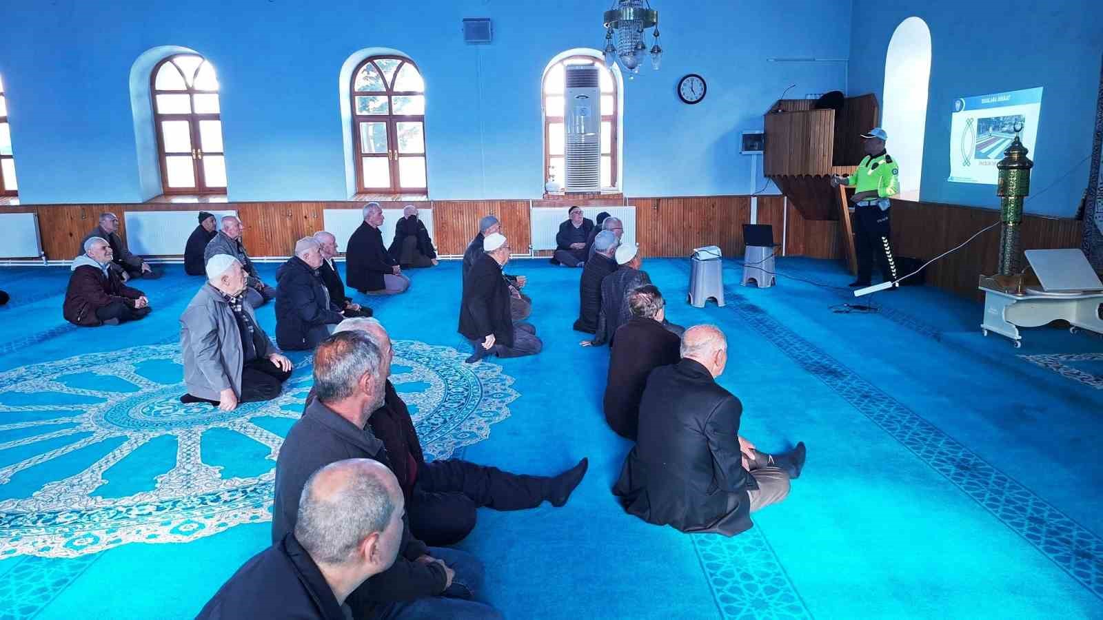 Hisarcık’ta cami cemaatine trafik eğitimi
