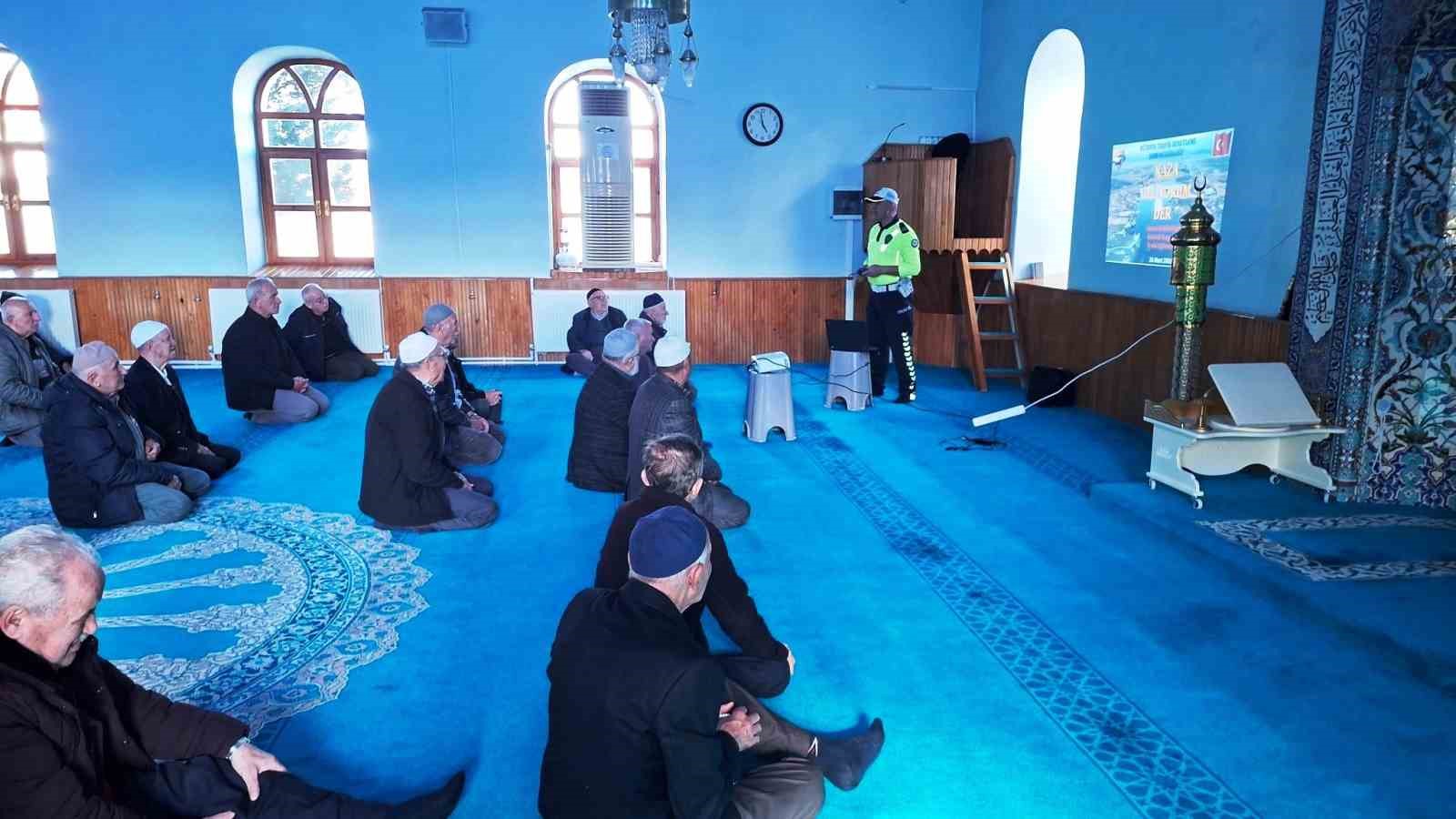 Hisarcık’ta cami cemaatine trafik eğitimi
