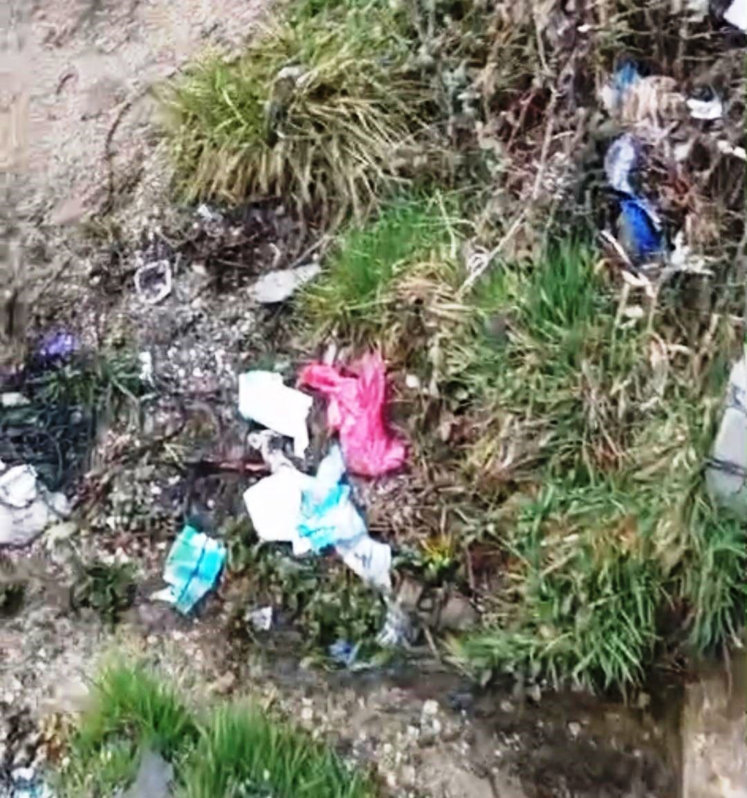 Hisarcık’ta çeşmenin çevresi çöplüğe döndü
