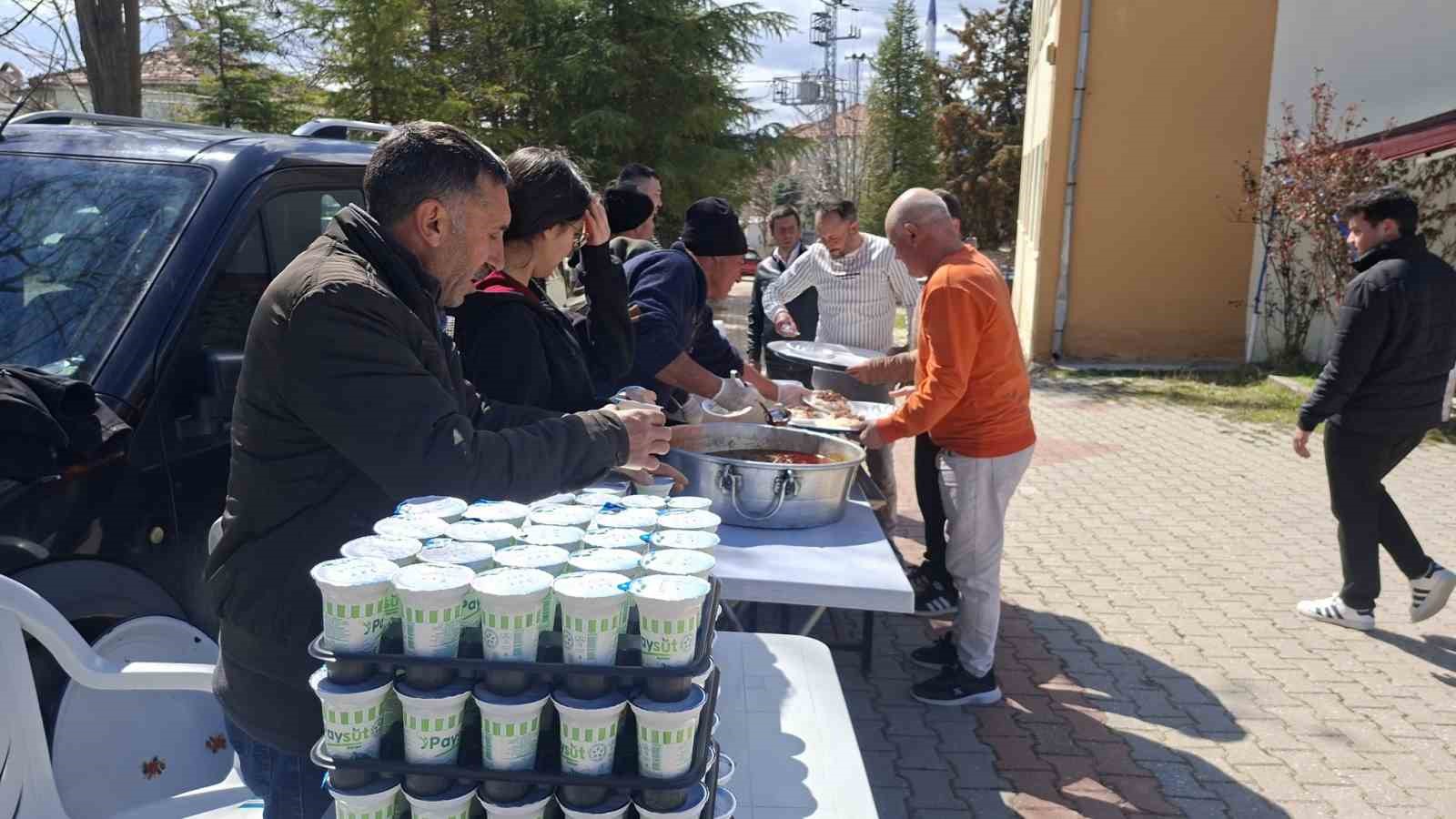 Hisarcık’ta depremde hayatını kaybedenler için mevlit ve hayır yemeği
