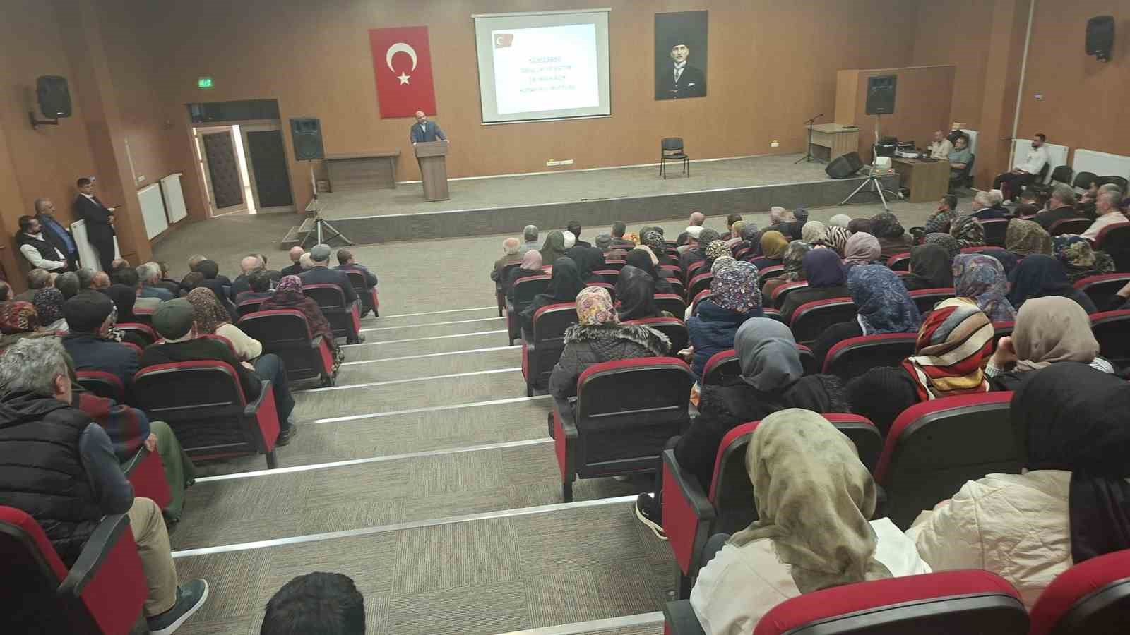 Hisarcık’ta "Gençlik ve Eğitim" konulu konferans
