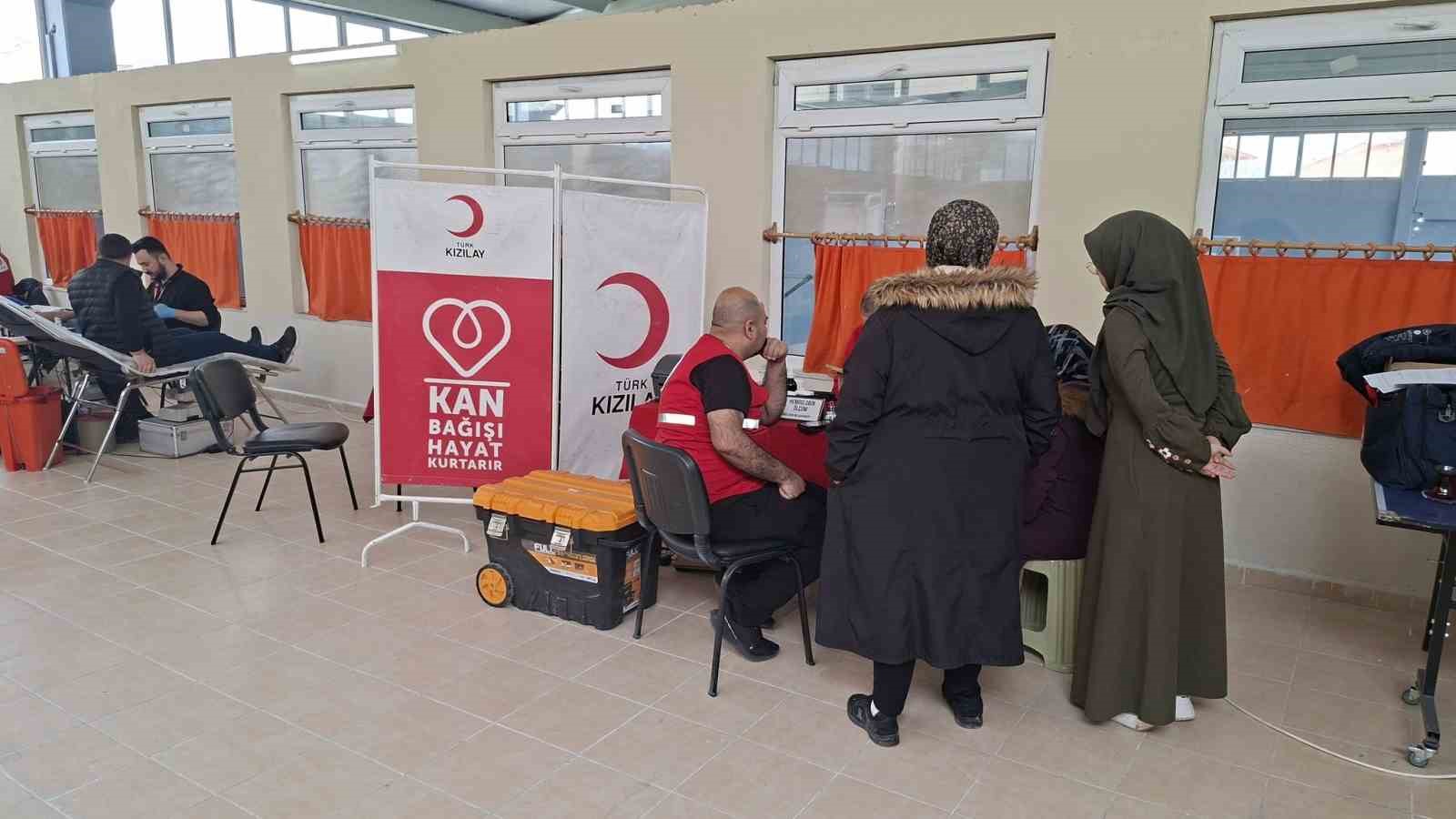 Hisarcık’ta kan bağışı kampanyasına velilerden yoğun destek
