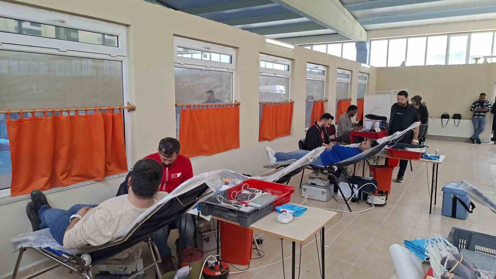 Hisarcık’ta kan bağışı kampanyasına velilerden yoğun destek
