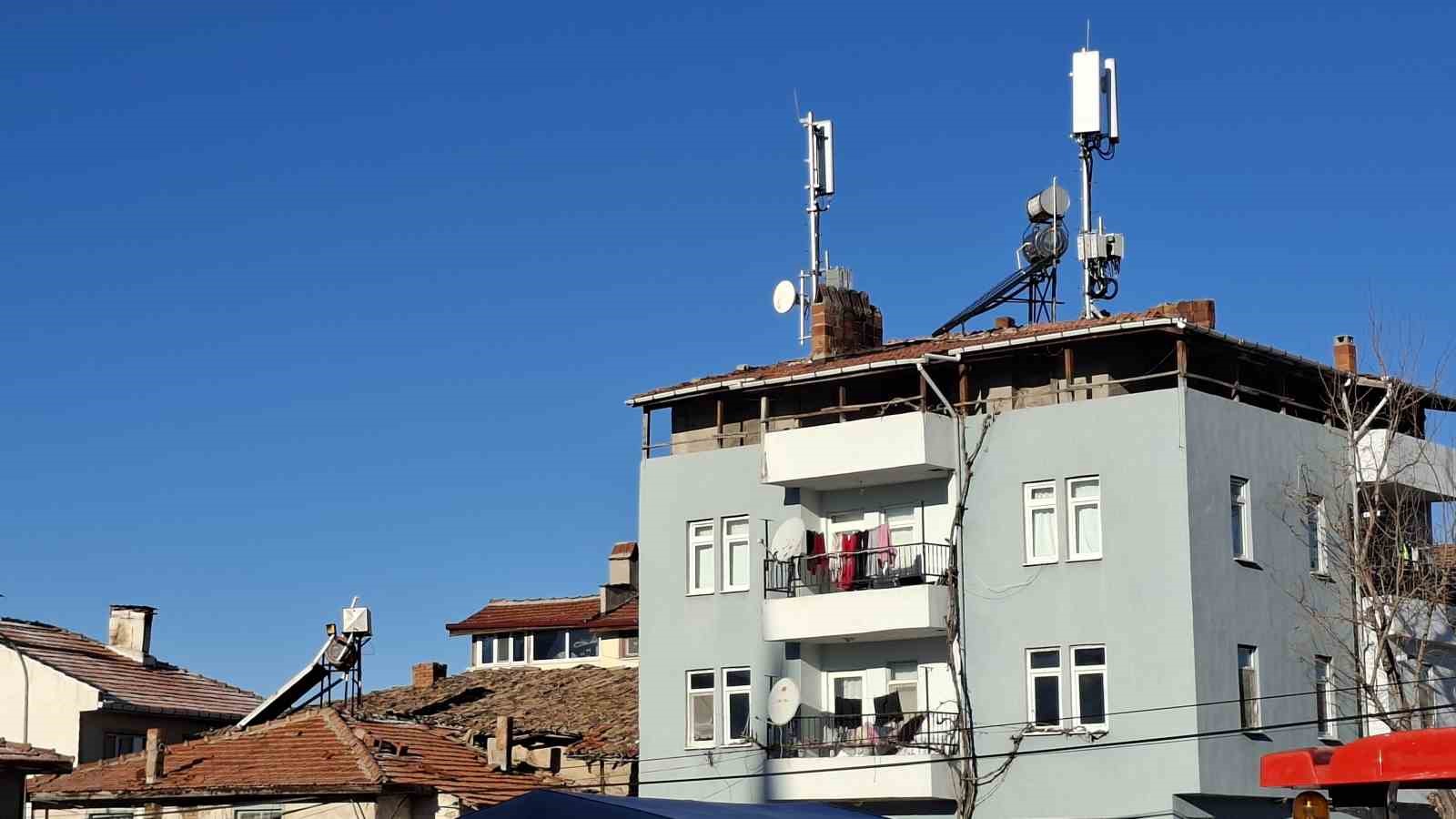 Hisarcık’ta mahalle sakinlerinden baz istasyonuna tepki
