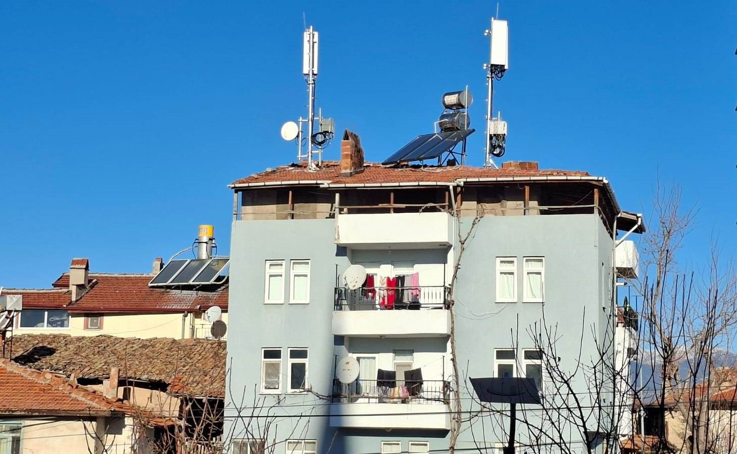 Hisarcık’ta mahalle sakinlerinden baz istasyonuna tepki
