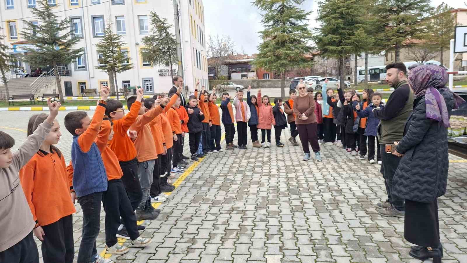 Hisarcık’ta minikler saksılarda karaçam fidanı yetiştirecek
