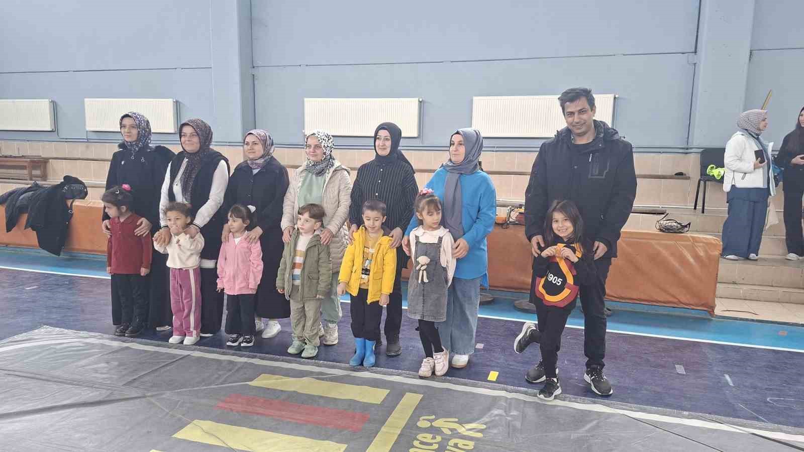 Hisarcık’ta öğrencilere uygulamalı ve teorik trafik eğitimi
