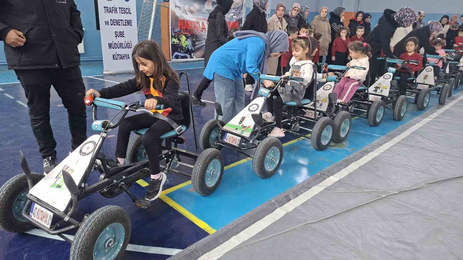 Hisarcık’ta öğrencilere uygulamalı ve teorik trafik eğitimi
