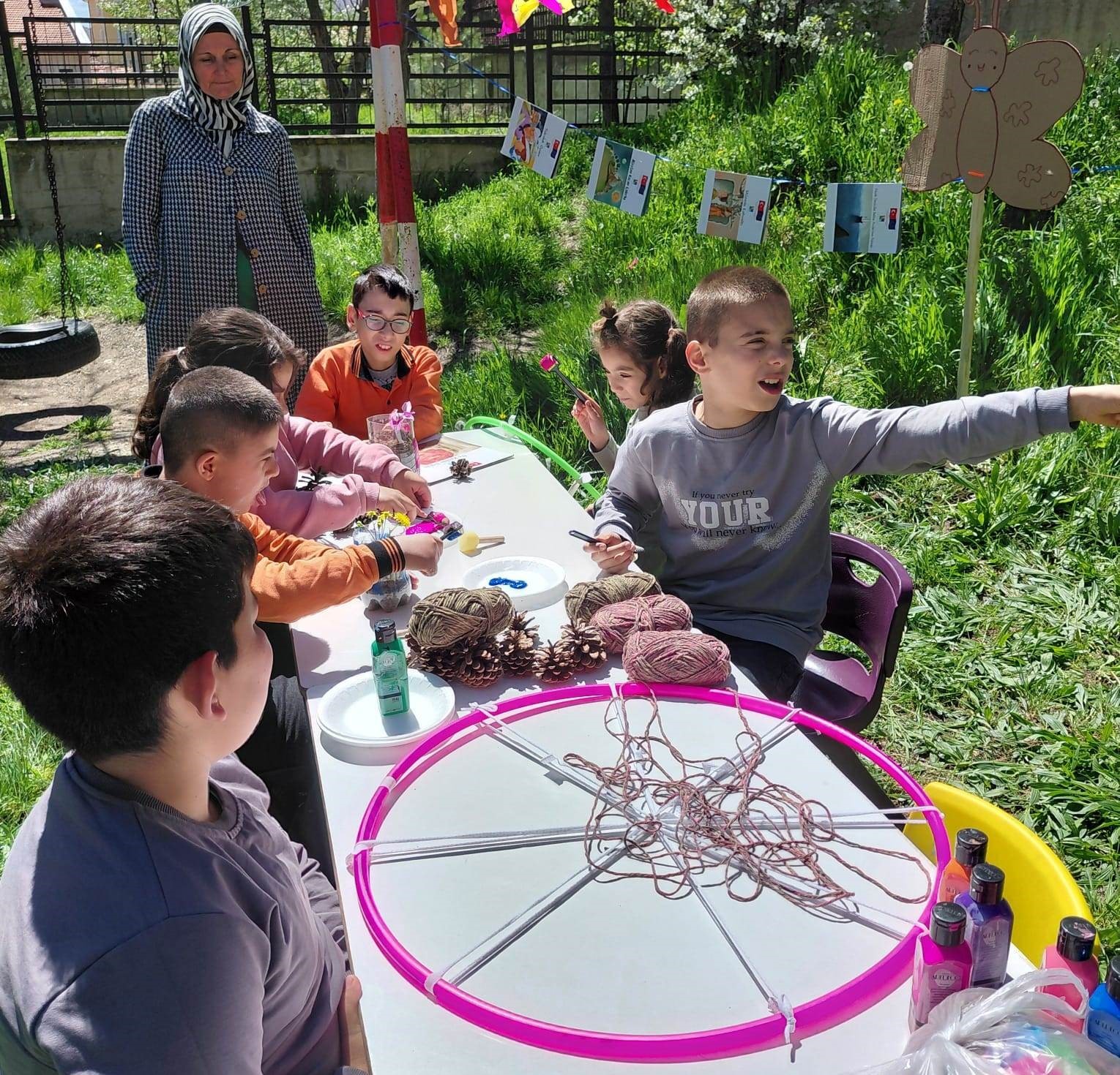 Hisarcık’ta özel öğrencilere yönelik açık hava sanat ve kitap platformu
