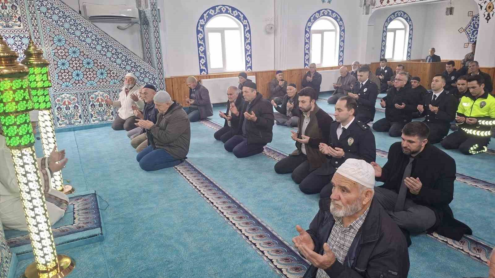 Hisarcık’ta şehit polisler için mevlit okutuldu
