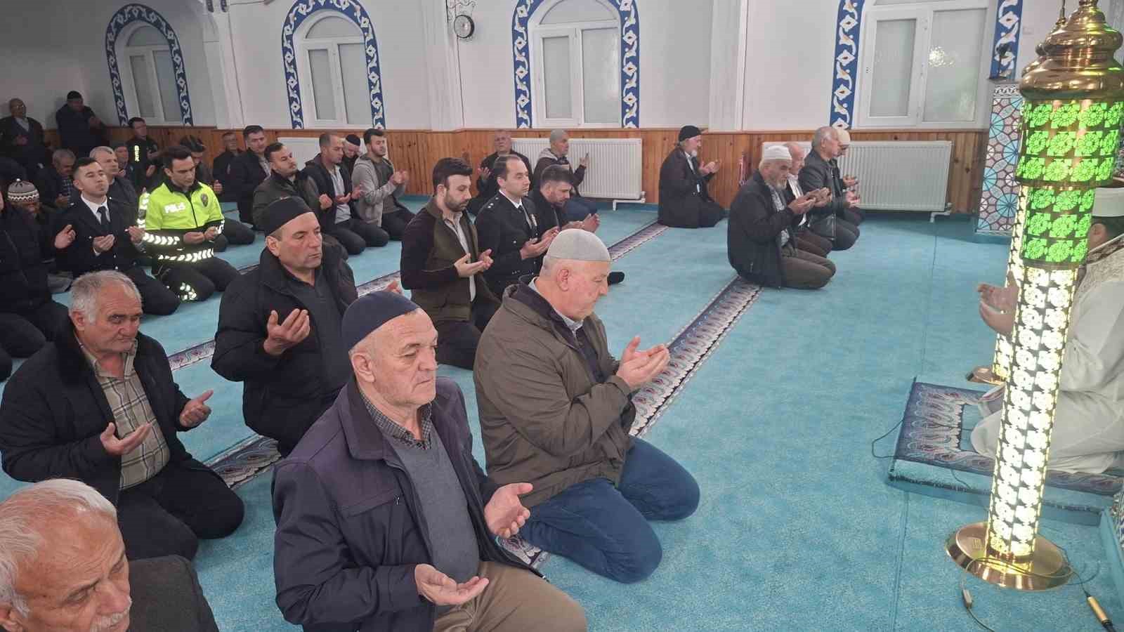 Hisarcık’ta şehit polisler için mevlit okutuldu
