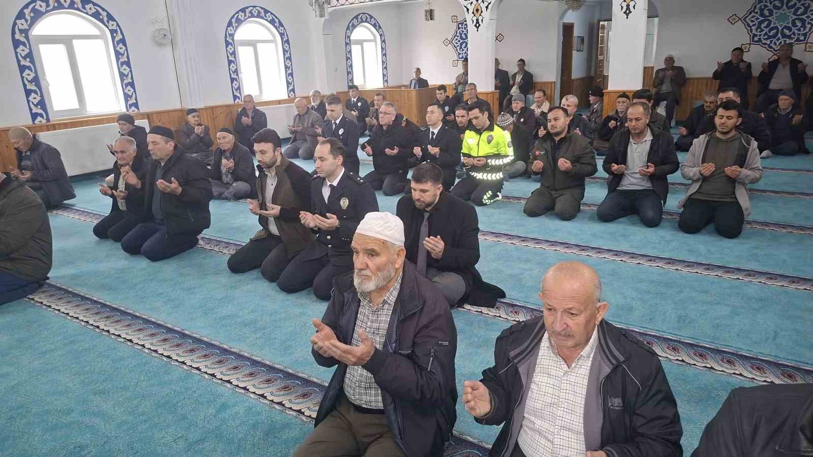 Hisarcık’ta şehit polisler için mevlit okutuldu
