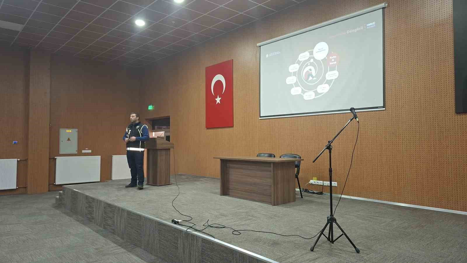 Hisarcık’ta sigara ve uyuşturucuyla mücadele eğitimi
