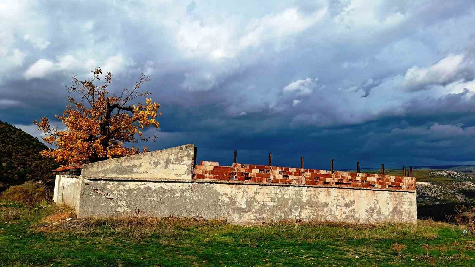 Hisarcık’taki tarihi Roma hamamı bakımsızlıktan yok oluyor
