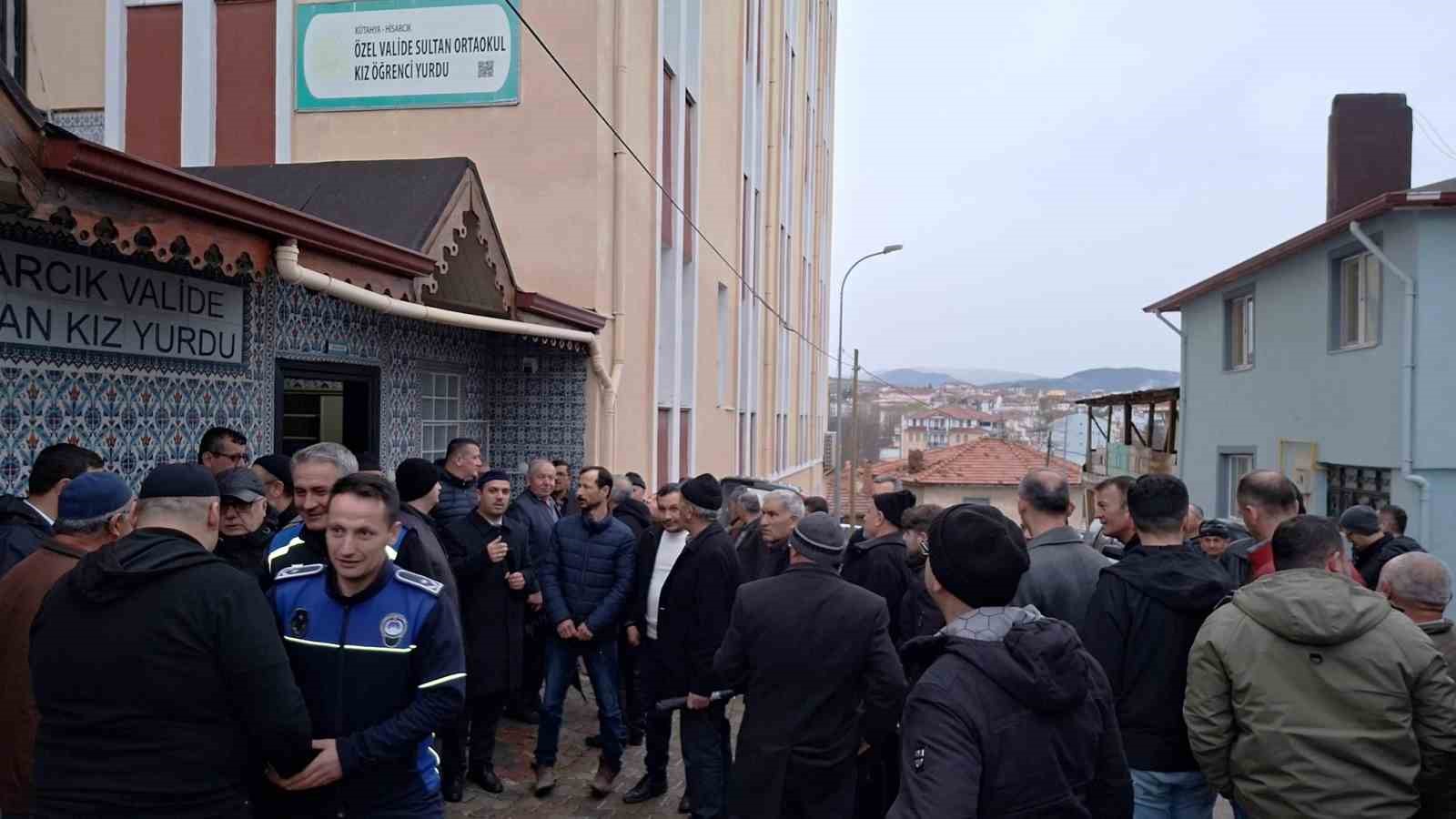 Hisarcık’tan 21 kişilik umre kafilesi dualarla uğurlandı
