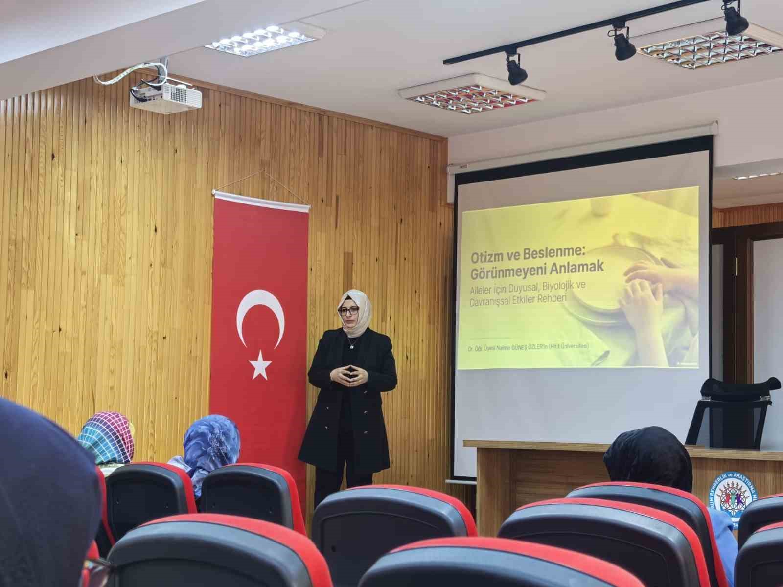 Hitit Üniversitesi Bilim Kafe’de otizm ve beslenme konuşuldu
Hitit Üniversitesi Bilim Kafe’de otizm ve beslenme konuşuldu