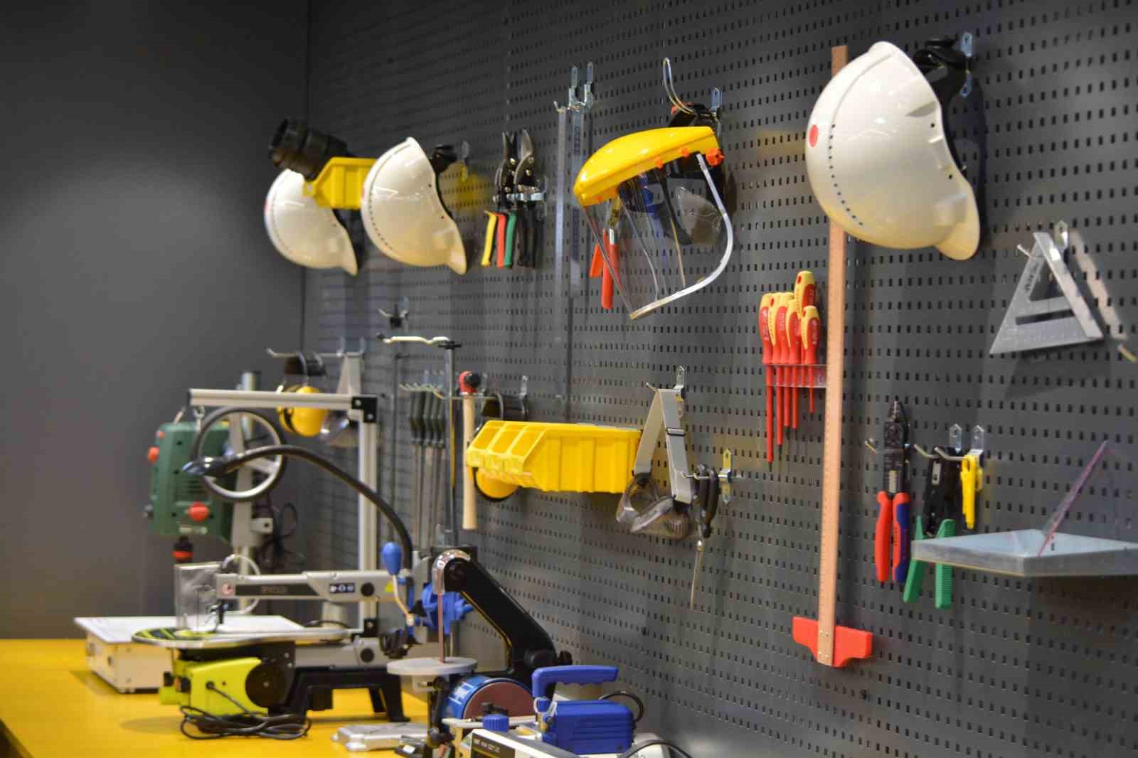 Hitit Üniversitesi Milli Teknoloji Atölyesi törenle kaplarını öğrencilere açtı
