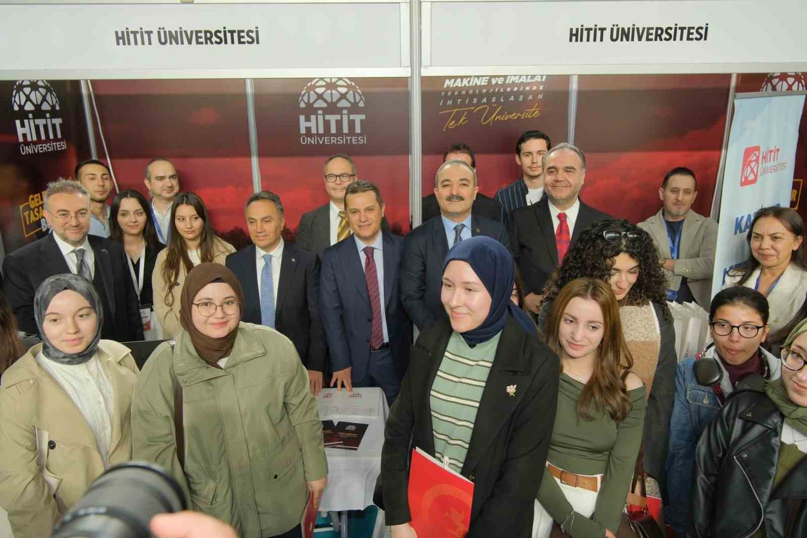 Hitit Üniversitesi standına OKAF’ta yoğun ilgi
Hitit Üniversitesi standına OKAF’ta yoğun ilgi