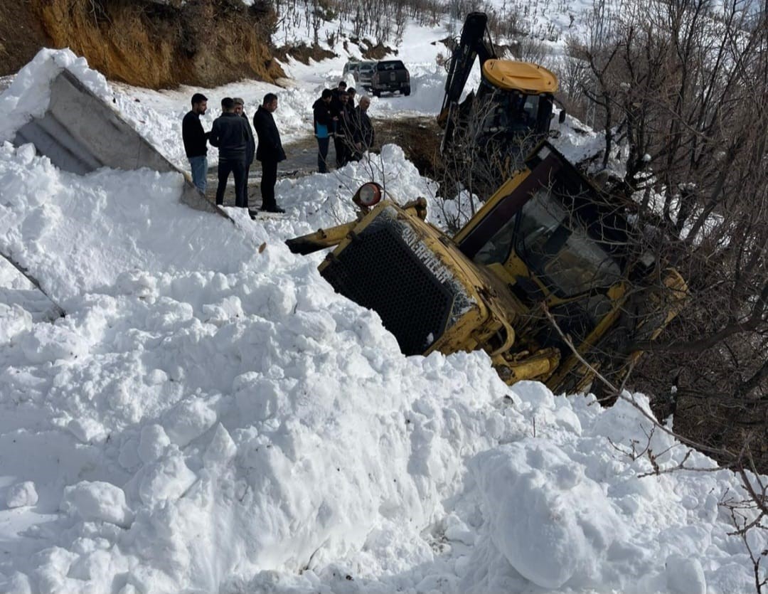 Hizan’da karla mücadele sırasında kaza
